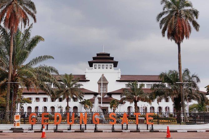 gedung sate bandung titik keberangkatan travel ke bandara soekarno hatta